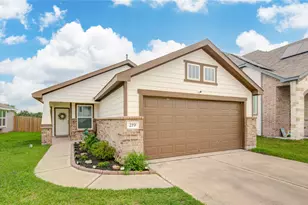 219 Lisa Marie Dr, Angleton, TX 77515 - Photo 2