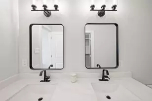 921 E 38th St, Houston, TX 77022 - Photo 30