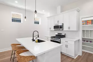 921 E 38th St, Houston, TX 77022 - Photo 12