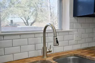 1820 Sunset Ave, Bay City, TX 77414 - Photo 6