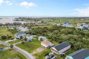 3811 Las Palmas St, Galveston, TX 77554 - Photo 4