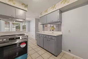 2107 Old Alvin Rd, Pearland, TX 77581 - Photo 20