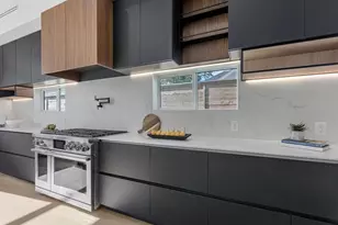 963 W 41st St, Houston, TX 77018 - Photo 14