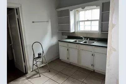 305 Eastwood Street, Houston, TX 77011 - Photo 26