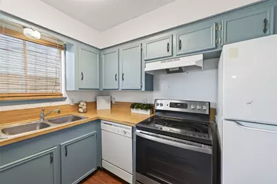 7714 Renwick Drive #D13, Houston, TX 77081 - Photo 14