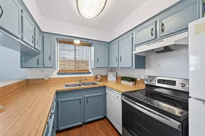 7714 Renwick Drive #D13, Houston, TX 77081 - Photo 12