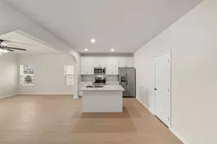 712 W Dallas St, Conroe, TX 77301 - Photo 10