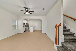 712 W Dallas St, Conroe, TX 77301 - Photo 2