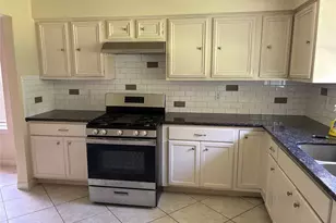 11427 Mulholland Dr, Houston, TX 77477 - Photo 14
