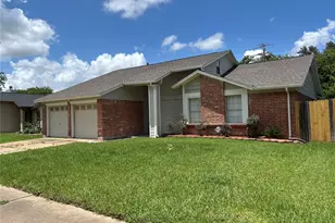 11427 Mulholland Dr, Houston, TX 77477 - Photo 4