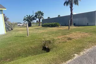 998 Ramada Blvd, Crystal Beach, TX 77650 - Photo 6