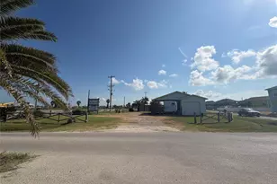 998 Ramada Blvd, Crystal Beach, TX 77650 - Photo 2