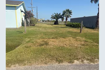 998 Ramada Boulevard, Crystal Beach, TX 77650 - Photo 6