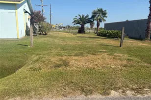 998 Ramada Blvd, Crystal Beach, TX 77650 - Photo 6