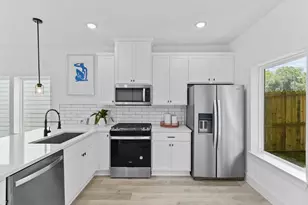 1448 Dewalt St, Houston, TX 77088 - Photo 10