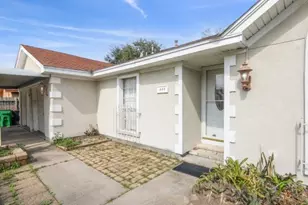 614 Meadowglen Dr, Baytown, TX 77521 - Photo 4