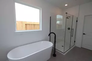 29322 Hillberry Oaks Ct, Waller, TX 77484 - Photo 10
