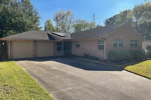 11303 Greenwillow St, Houston, TX 77035 - Photo 2