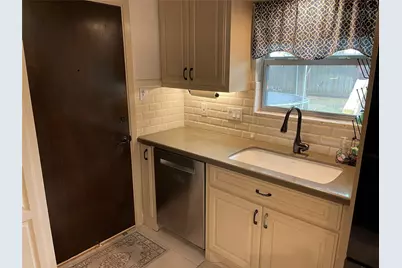 11303 Greenwillow Street, Houston, TX 77035 - Photo 6