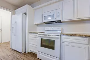 10822 Kirktown Dr, Houston, TX 77089 - Photo 8