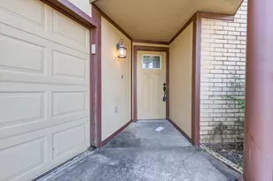 10822 Kirktown Dr, Houston, TX 77089 - Photo 2