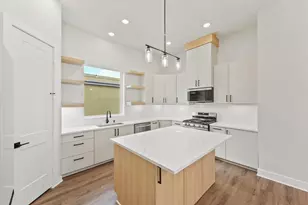 1932 Purswell Rd, Houston, TX 77055 - Photo 8