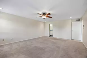 9850 Pagewood Ln, Houston, TX 77042 - Photo 18