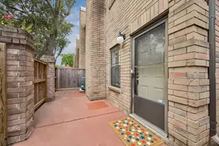 9850 Pagewood Ln, Houston, TX 77042 - Photo 2