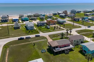 610 Surf Dr, Surfside Beach, TX 77541 - Photo 4