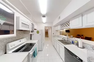 1970 Augusta Dr, Houston, TX 77057 - Photo 2