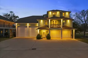 207 W 6th St, Kemah, TX 77565 - Photo 2