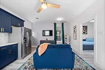 207 E 38th Street E #B, Houston, TX 77018 - Photo 2