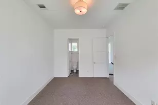 9 N St Charles St, Houston, TX 77003 - Photo 22