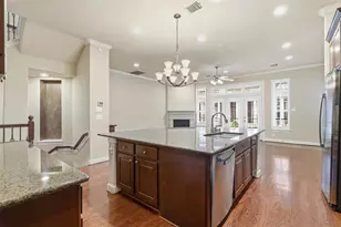39 Islewood Blvd E, The Woodlands, TX 77380 - Photo 8