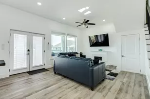 3903 Pirates Beach Blvd Ct, Galveston, TX 77554 - Photo 4