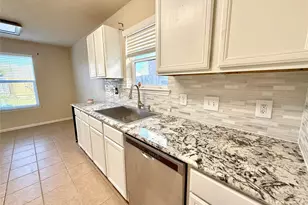 2042 Nichole Woods Dr, Houston, TX 77047 - Photo 10