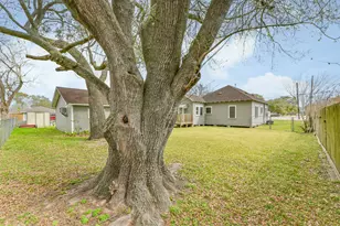 2242 Houston Ave, Pearland, TX 77581 - Photo 6