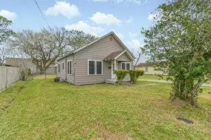 2242 Houston Ave, Pearland, TX 77581 - Photo 2