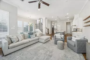 921 Dunleigh Meadows Ln, Houston, TX 77055 - Photo 2