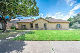 802 Voyager Dr, Houston, TX 77062 - Photo 1