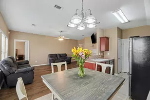 102 Blue Skies Ct, La Marque, TX 77568 - Photo 10