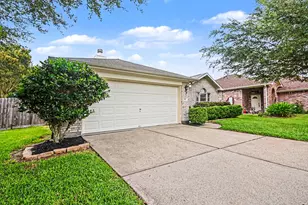 102 Blue Skies Ct, La Marque, TX 77568 - Photo 4