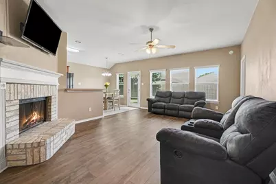102 Blue Skies Court, La Marque, TX 77568 - Photo 6
