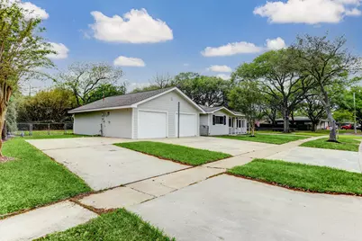 1717 11th Street N, Texas City, TX 77590 - Photo 4