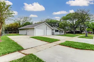 1717 11th St N, Texas City, TX 77590 - Photo 4