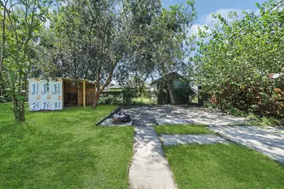 7323 Farnsworth Street, Houston, TX 77022 - Photo 22