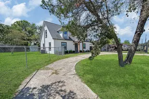 7323 Farnsworth St, Houston, TX 77022 - Photo 2