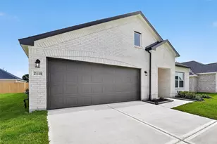 2111 Spring Hollow Dr, Baytown, TX 77521 - Photo 2