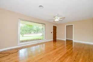 4809 W 43rd St, Houston, TX 77092 - Photo 2