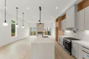 308 E 35th St, Houston, TX 77018 - Photo 8